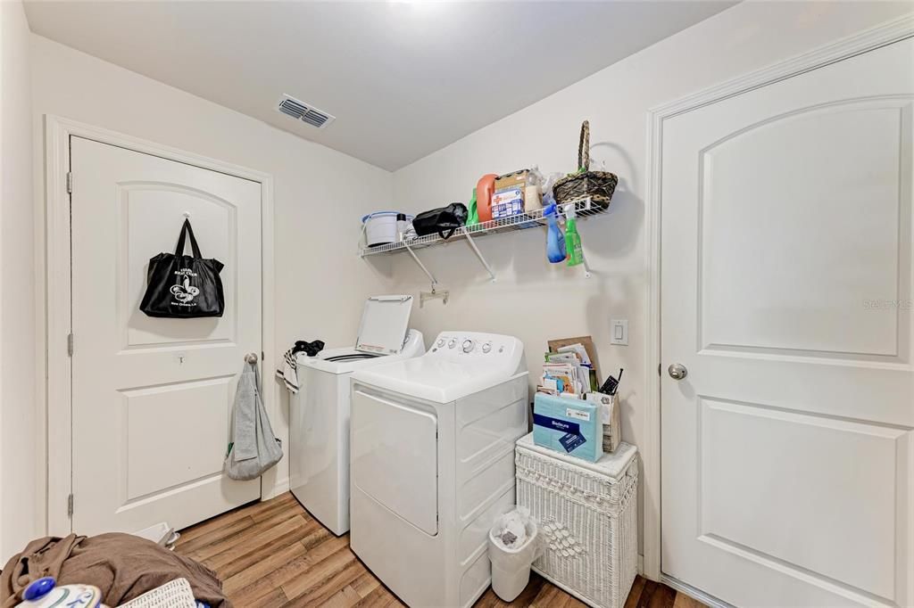 Под контрактом: $449,000 (6 спален, 0 ванн, 2804 Квадратных фут)