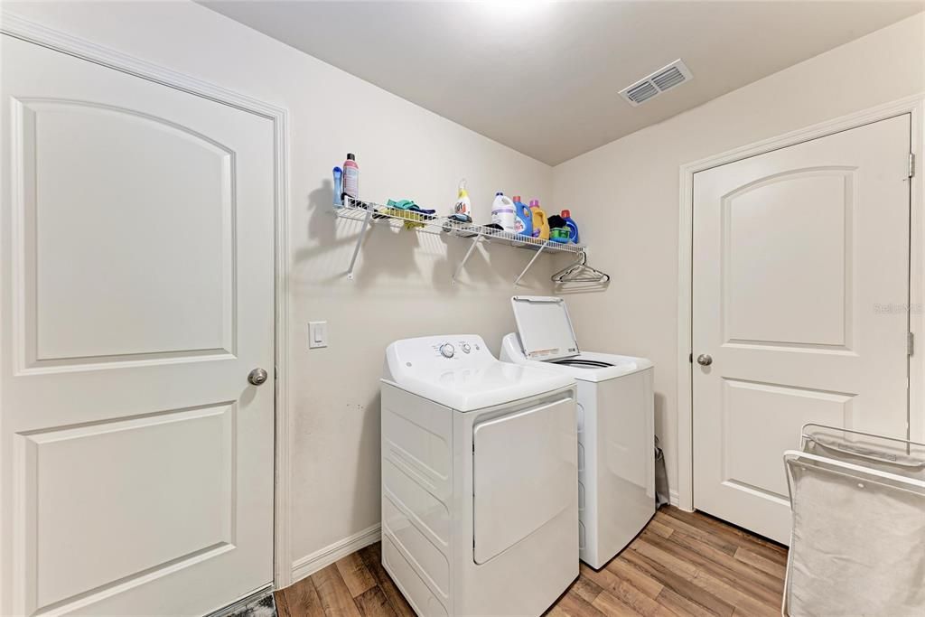 Под контрактом: $449,000 (6 спален, 0 ванн, 2804 Квадратных фут)