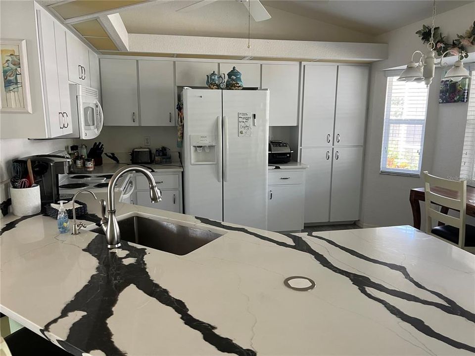 В аренду: $3,000 (3 спален, 2 ванн, 1385 Квадратных фут)