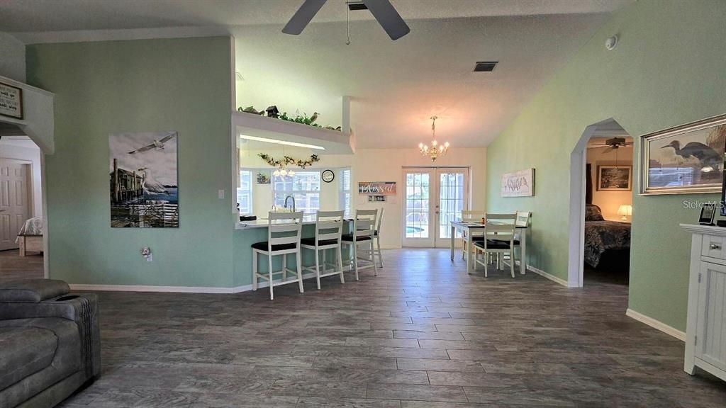 В аренду: $3,000 (3 спален, 2 ванн, 1385 Квадратных фут)