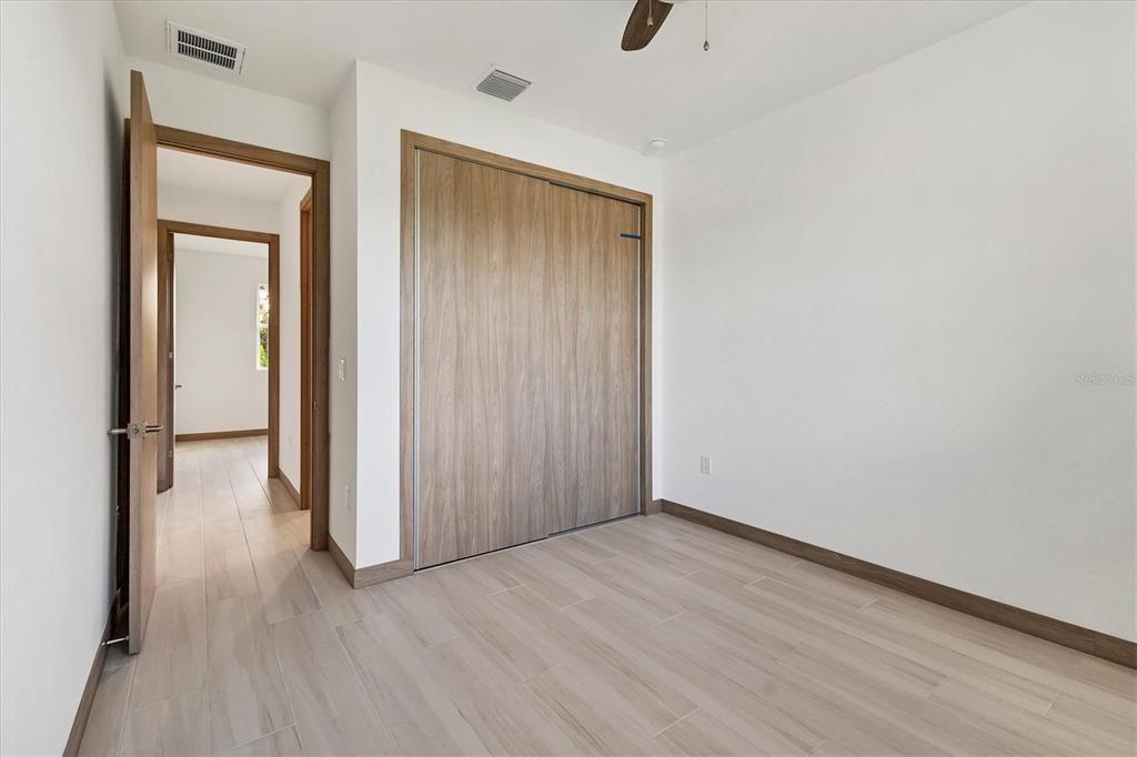 Activo con contrato: $1,900 (3 camas, 2 baños, 1496 Pies cuadrados)