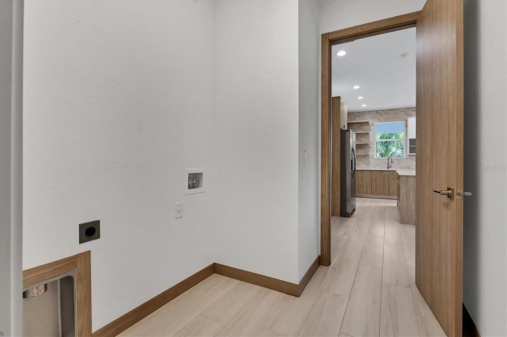 Activo con contrato: $1,900 (3 camas, 2 baños, 1496 Pies cuadrados)