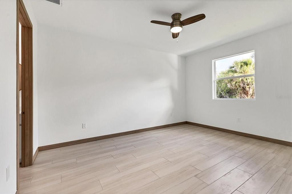 Activo con contrato: $1,900 (3 camas, 2 baños, 1496 Pies cuadrados)