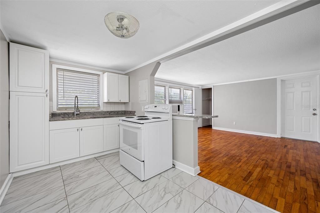 待售: $1,195,000 (11 贝兹, 0 浴室, 6017 平方英尺)