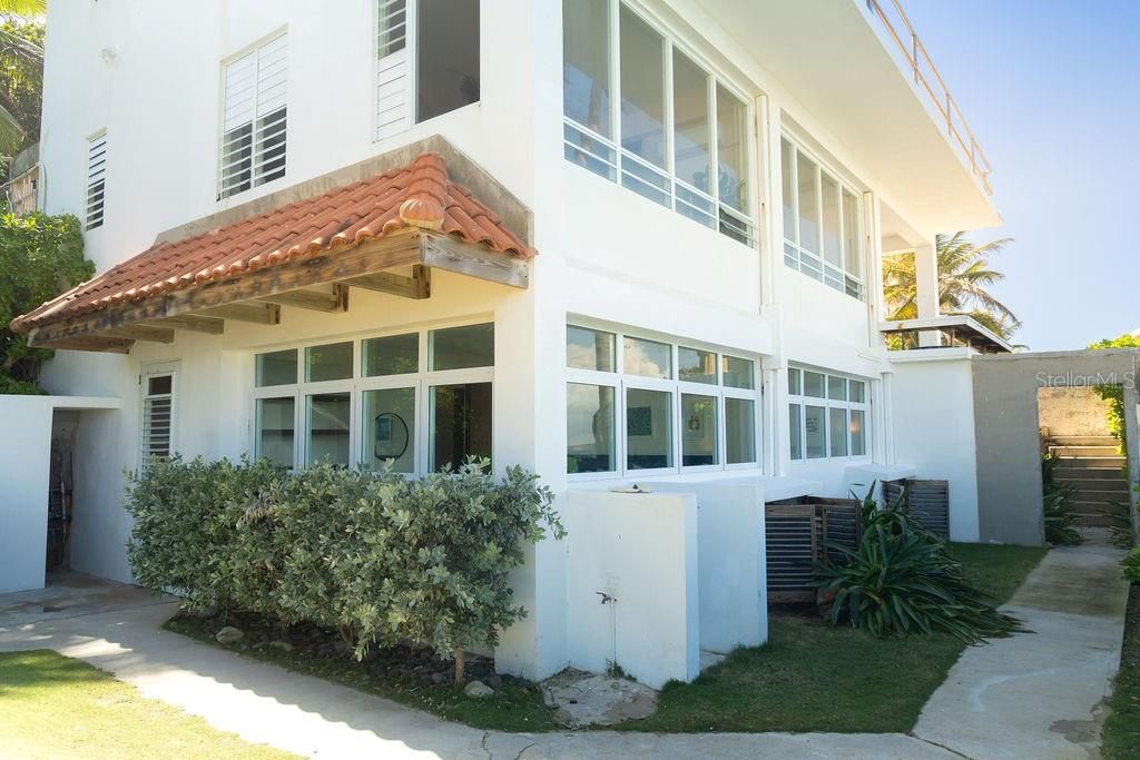For Sale: $2,500,000 (4 beds, 3 baths, 3500 Square Feet)