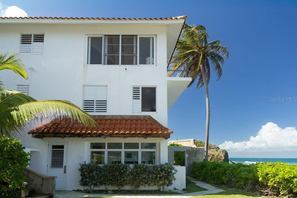 For Sale: $2,500,000 (4 beds, 3 baths, 3500 Square Feet)
