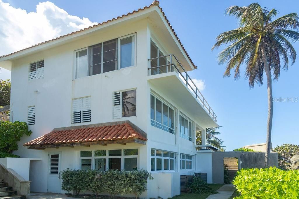 For Sale: $2,500,000 (4 beds, 3 baths, 3500 Square Feet)