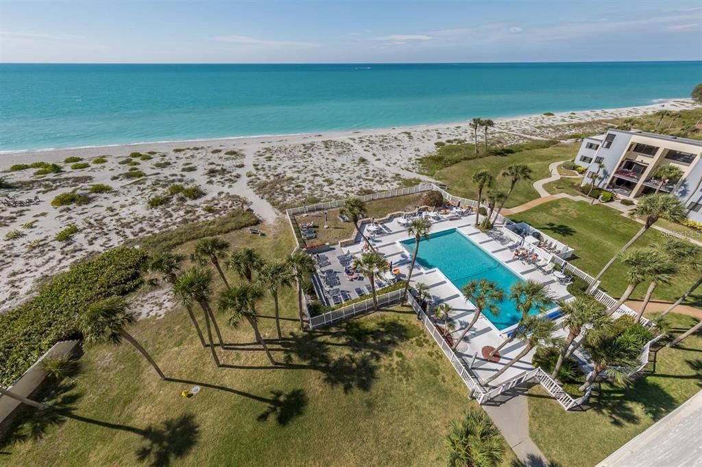 合同活跃: $640,000 (2 贝兹, 2 浴室, 1075 平方英尺)