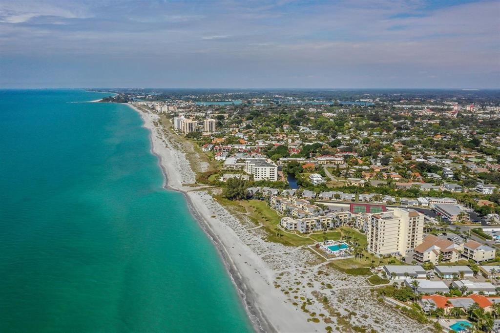 合同活跃: $640,000 (2 贝兹, 2 浴室, 1075 平方英尺)