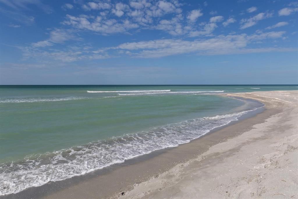 合同活跃: $640,000 (2 贝兹, 2 浴室, 1075 平方英尺)