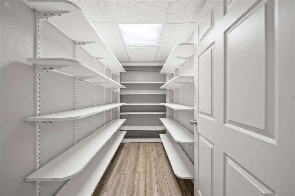 待售: $850,000 (0 贝兹, 0 浴室, 2132 平方英尺)