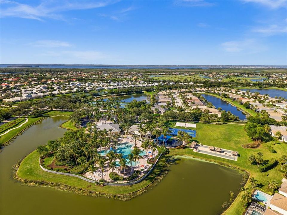 For Sale: $714,500 (3 beds, 3 baths, 2267 Square Feet)