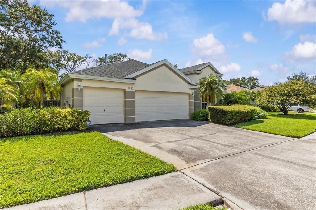 合同活跃: $480,000 (4 贝兹, 2 浴室, 2442 平方英尺)