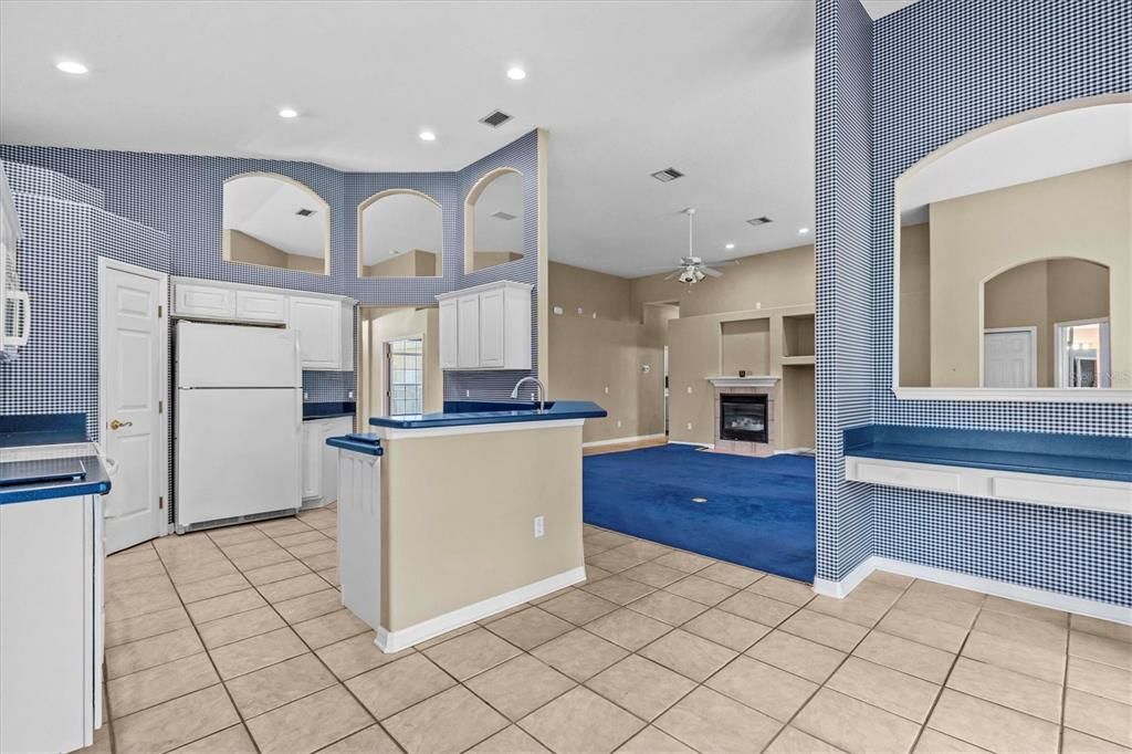 合同活跃: $480,000 (4 贝兹, 2 浴室, 2442 平方英尺)