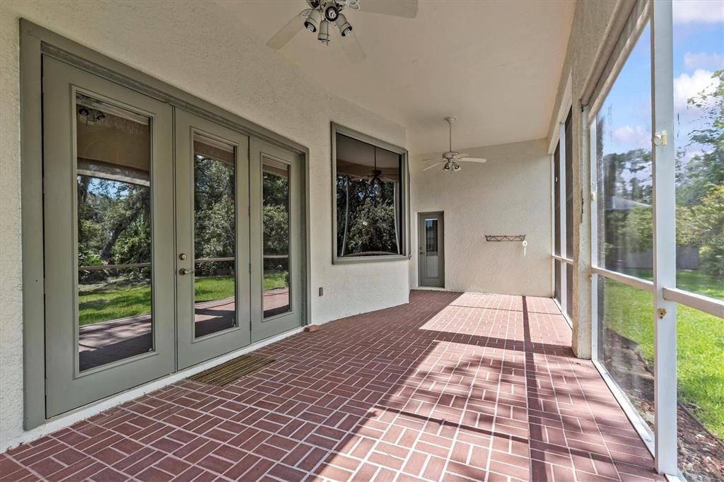 合同活跃: $480,000 (4 贝兹, 2 浴室, 2442 平方英尺)