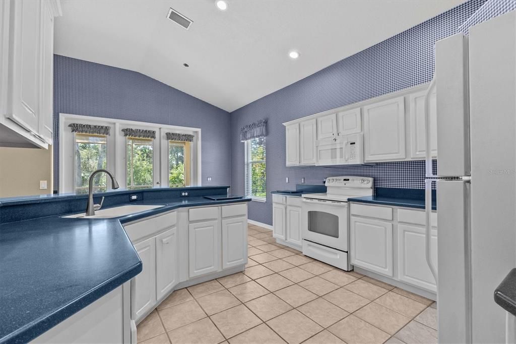 合同活跃: $480,000 (4 贝兹, 2 浴室, 2442 平方英尺)