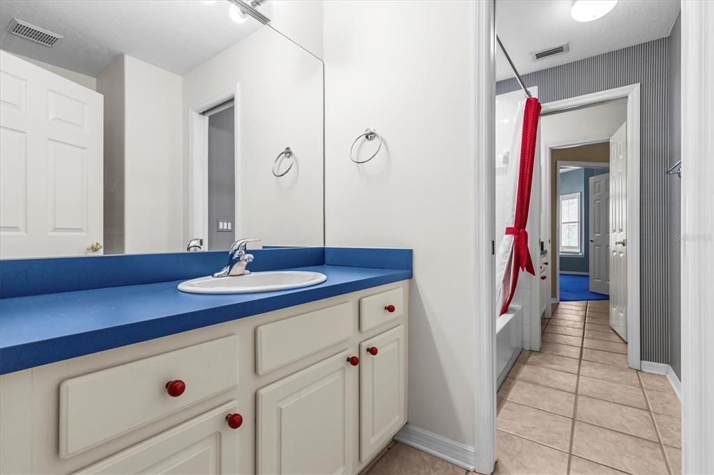 合同活跃: $480,000 (4 贝兹, 2 浴室, 2442 平方英尺)