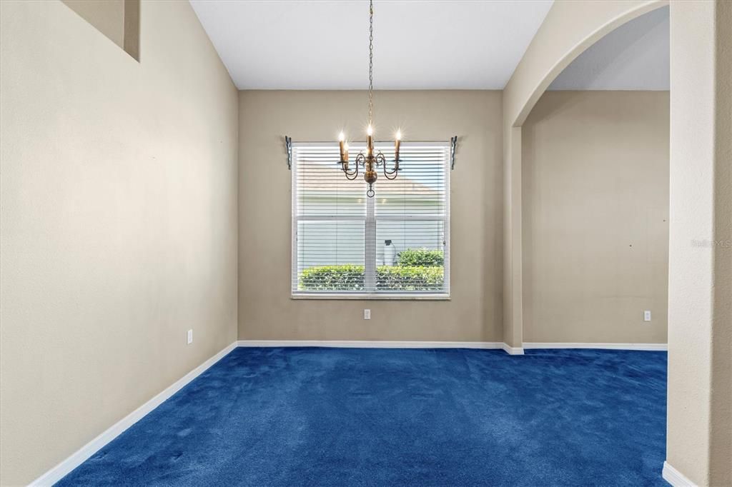 合同活跃: $480,000 (4 贝兹, 2 浴室, 2442 平方英尺)