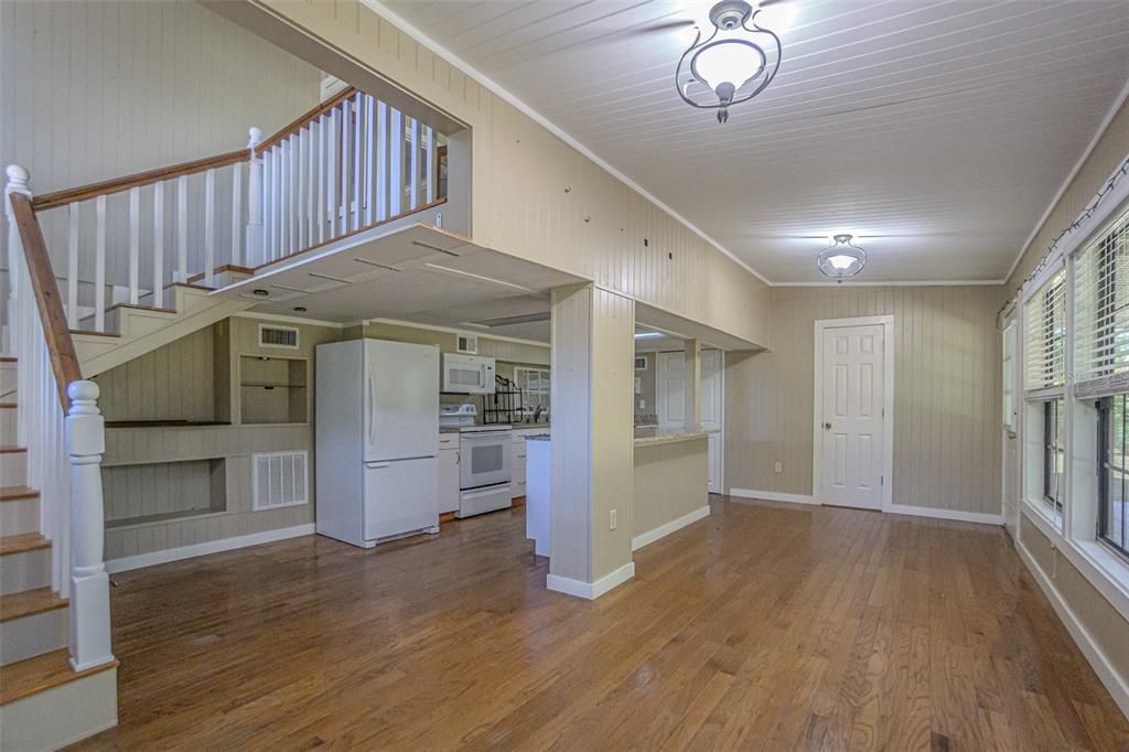 Active With Contract: $494,900 (5 beds, 3 baths, 3719 Square Feet)