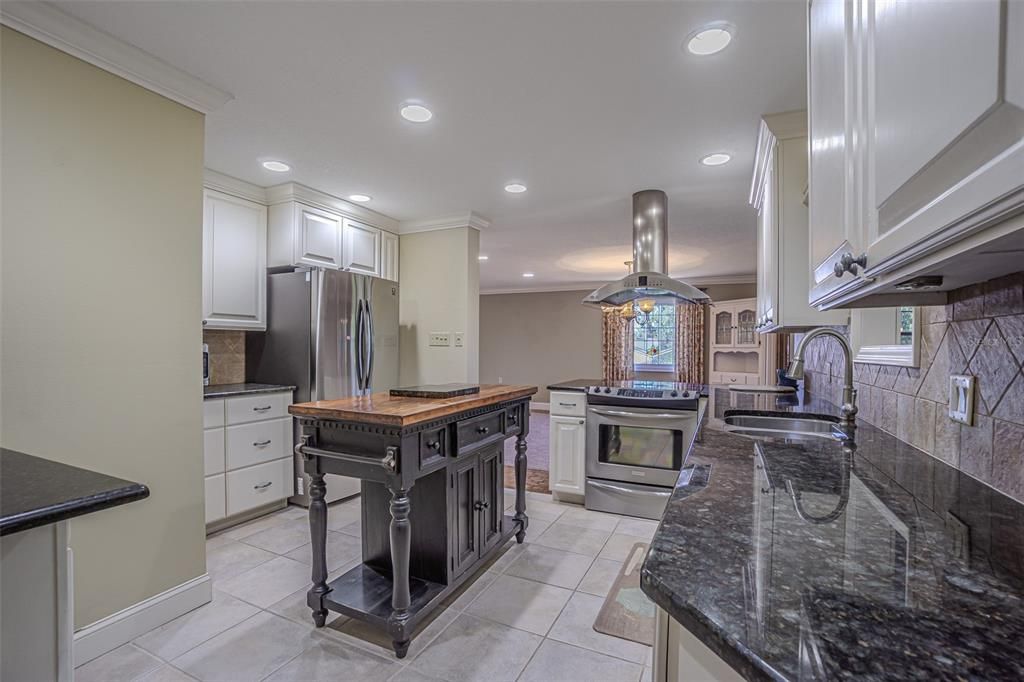 Active With Contract: $494,900 (5 beds, 3 baths, 3719 Square Feet)