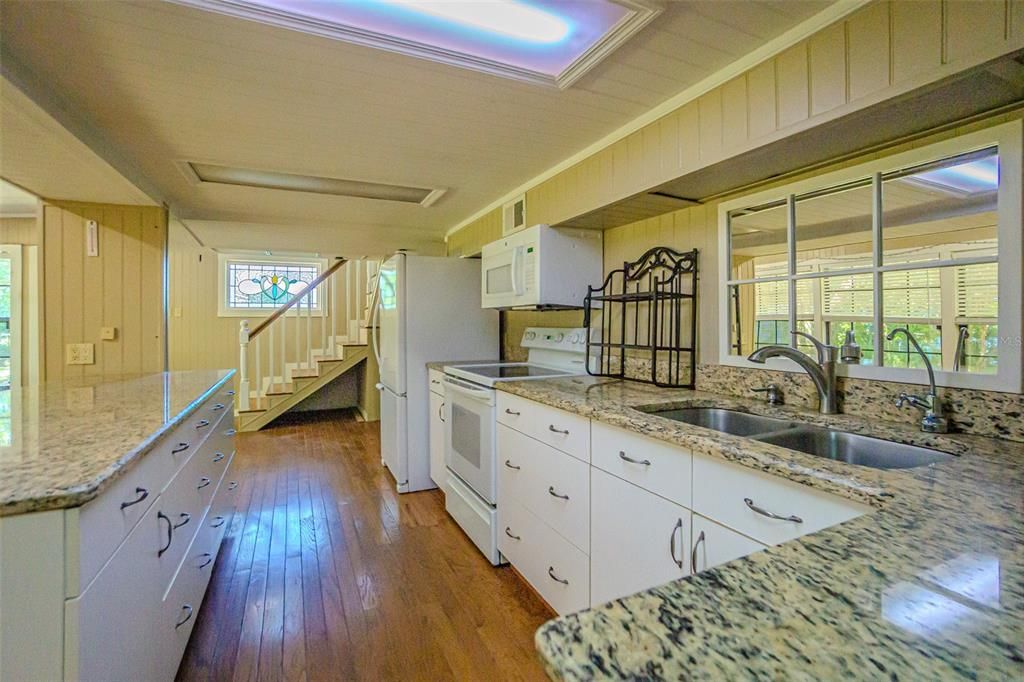 Active With Contract: $494,900 (5 beds, 3 baths, 3719 Square Feet)