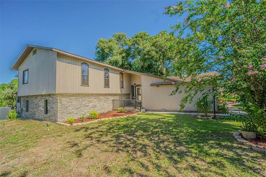 Active With Contract: $494,900 (5 beds, 3 baths, 3719 Square Feet)