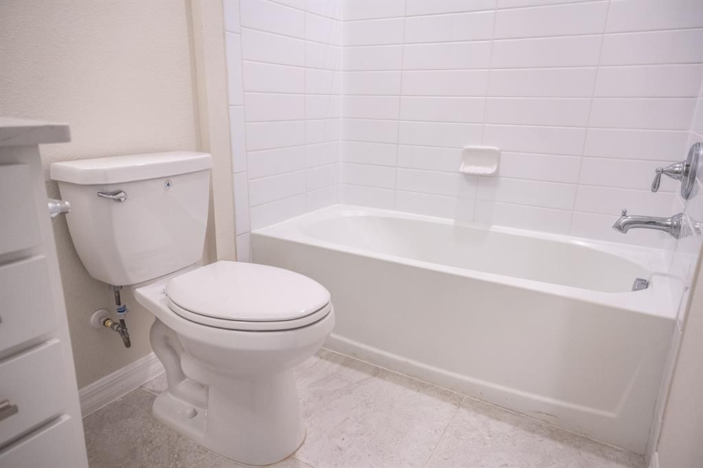 Под контрактом: $2,590 (5 спален, 3 ванн, 2630 Квадратных фут)