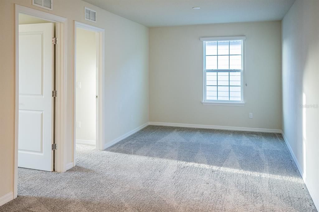 Под контрактом: $2,590 (5 спален, 3 ванн, 2630 Квадратных фут)