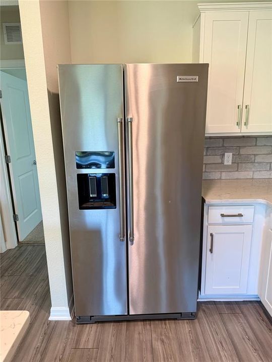 Под контрактом: $2,590 (5 спален, 3 ванн, 2630 Квадратных фут)