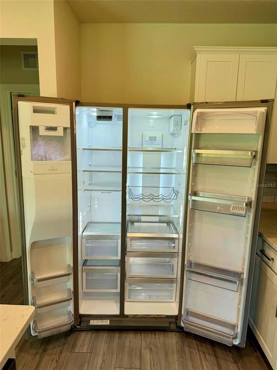 Под контрактом: $2,590 (5 спален, 3 ванн, 2630 Квадратных фут)