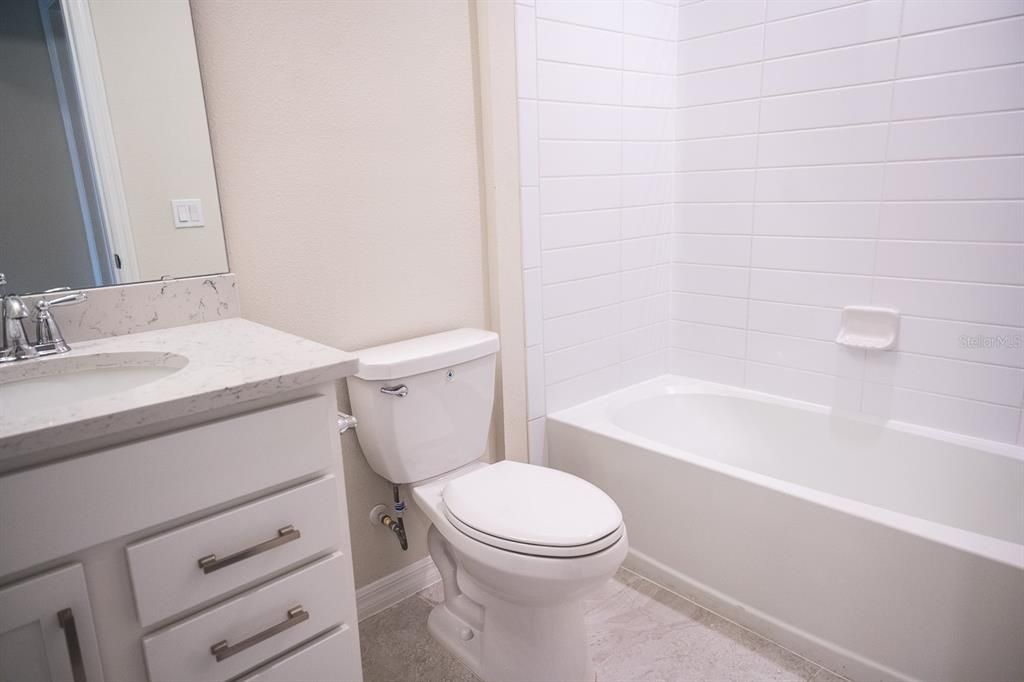 Под контрактом: $2,590 (5 спален, 3 ванн, 2630 Квадратных фут)