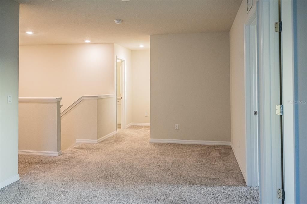 Под контрактом: $2,590 (5 спален, 3 ванн, 2630 Квадратных фут)