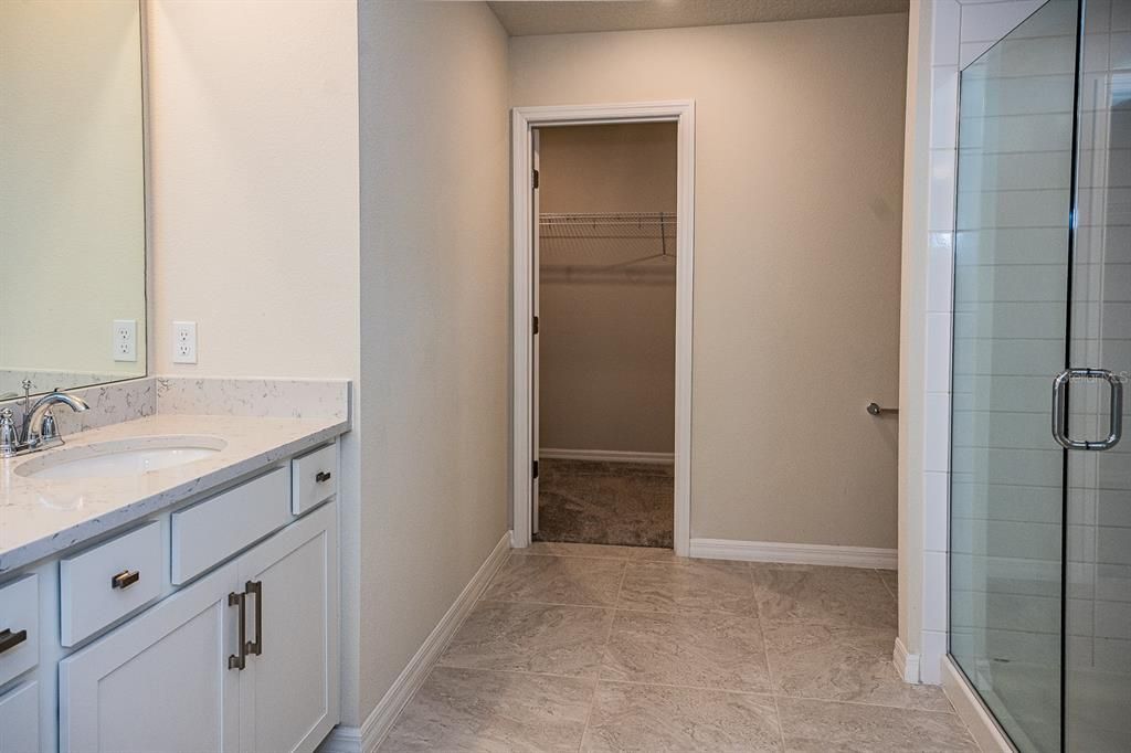 Под контрактом: $2,590 (5 спален, 3 ванн, 2630 Квадратных фут)