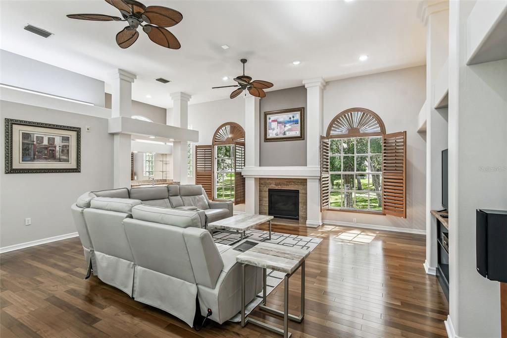 На продажу: $1,299,000 (4 спален, 2 ванн, 3756 Квадратных фут)