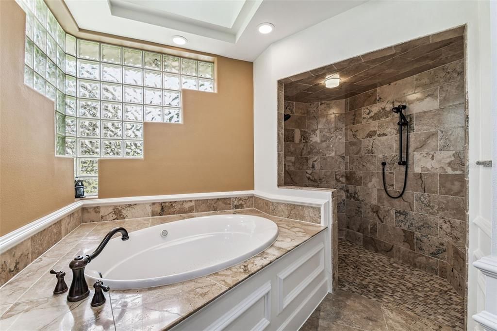 На продажу: $1,299,000 (4 спален, 2 ванн, 3756 Квадратных фут)