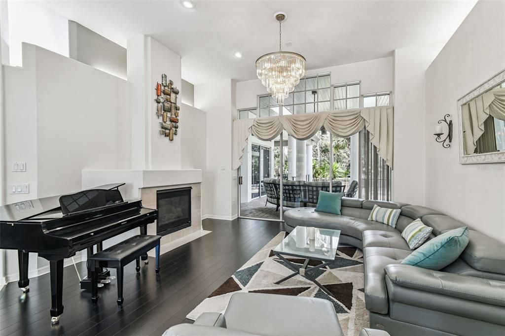 На продажу: $1,299,000 (4 спален, 2 ванн, 3756 Квадратных фут)