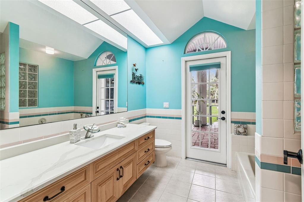 На продажу: $1,299,000 (4 спален, 2 ванн, 3756 Квадратных фут)