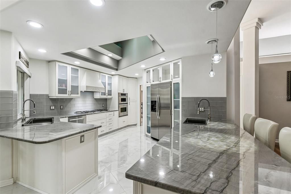 На продажу: $1,299,000 (4 спален, 2 ванн, 3756 Квадратных фут)