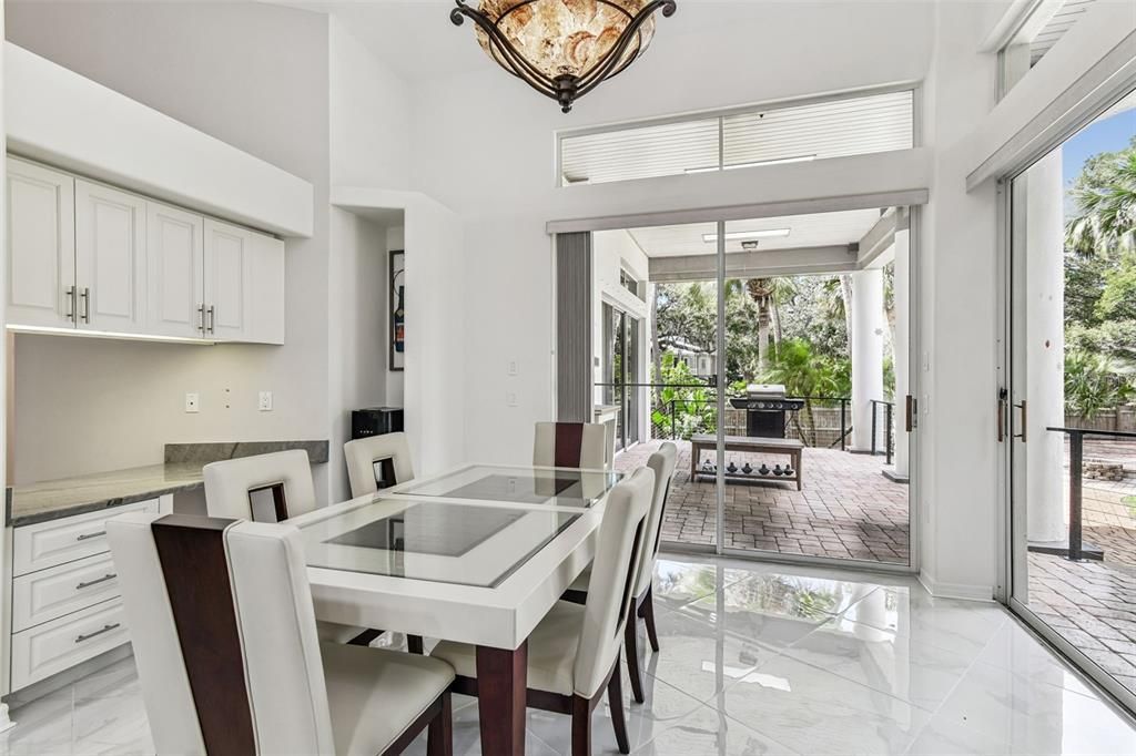 На продажу: $1,299,000 (4 спален, 2 ванн, 3756 Квадратных фут)