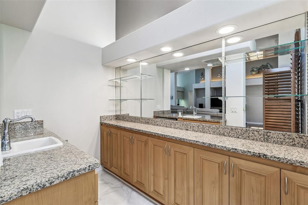 На продажу: $1,299,000 (4 спален, 2 ванн, 3756 Квадратных фут)