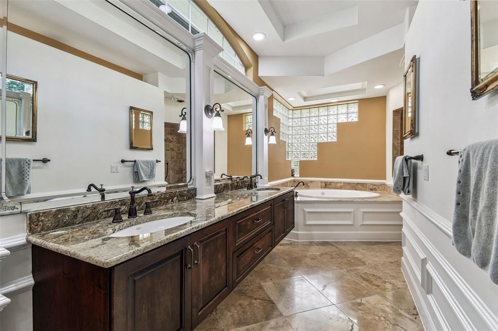 На продажу: $1,299,000 (4 спален, 2 ванн, 3756 Квадратных фут)