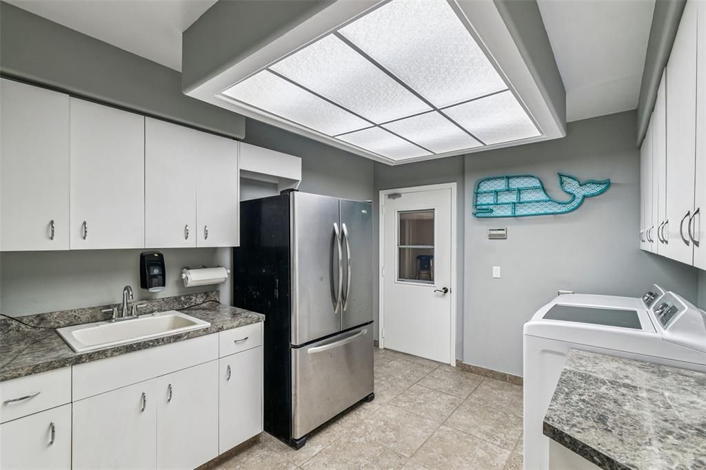 На продажу: $1,299,000 (4 спален, 2 ванн, 3756 Квадратных фут)