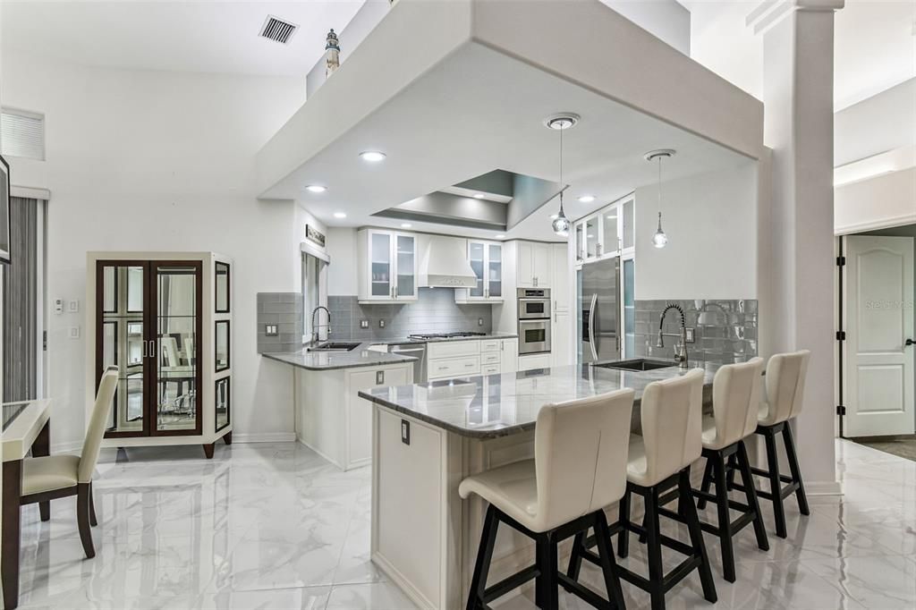 На продажу: $1,299,000 (4 спален, 2 ванн, 3756 Квадратных фут)