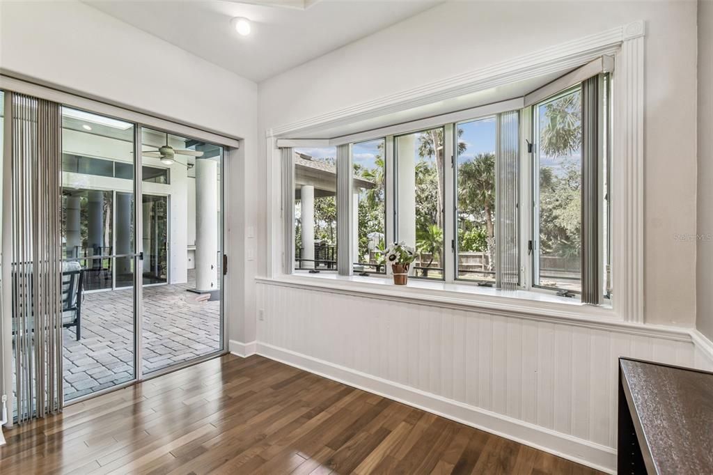 На продажу: $1,299,000 (4 спален, 2 ванн, 3756 Квадратных фут)