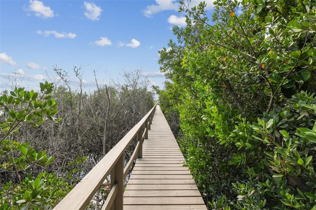 На продажу: $1,299,000 (4 спален, 2 ванн, 3756 Квадратных фут)