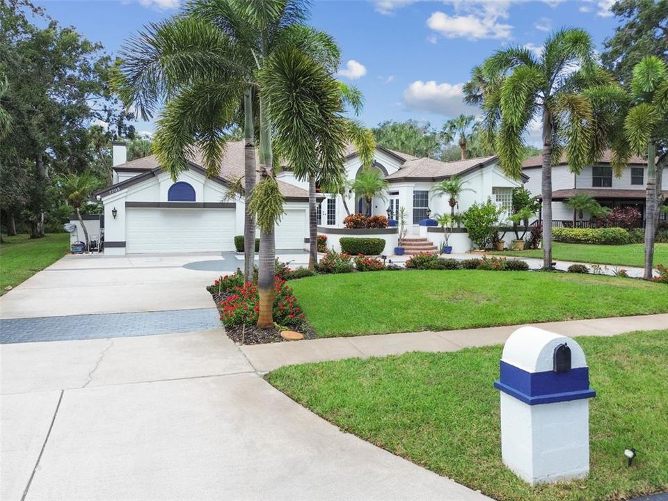 На продажу: $1,299,000 (4 спален, 2 ванн, 3756 Квадратных фут)