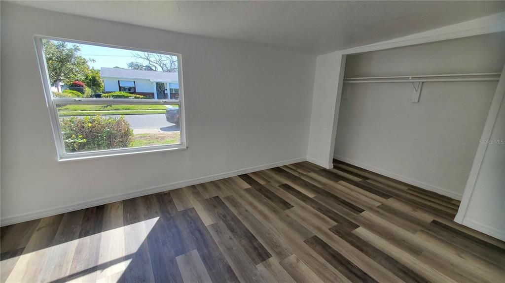 合同活跃: $210,000 (3 贝兹, 1 浴室, 936 平方英尺)