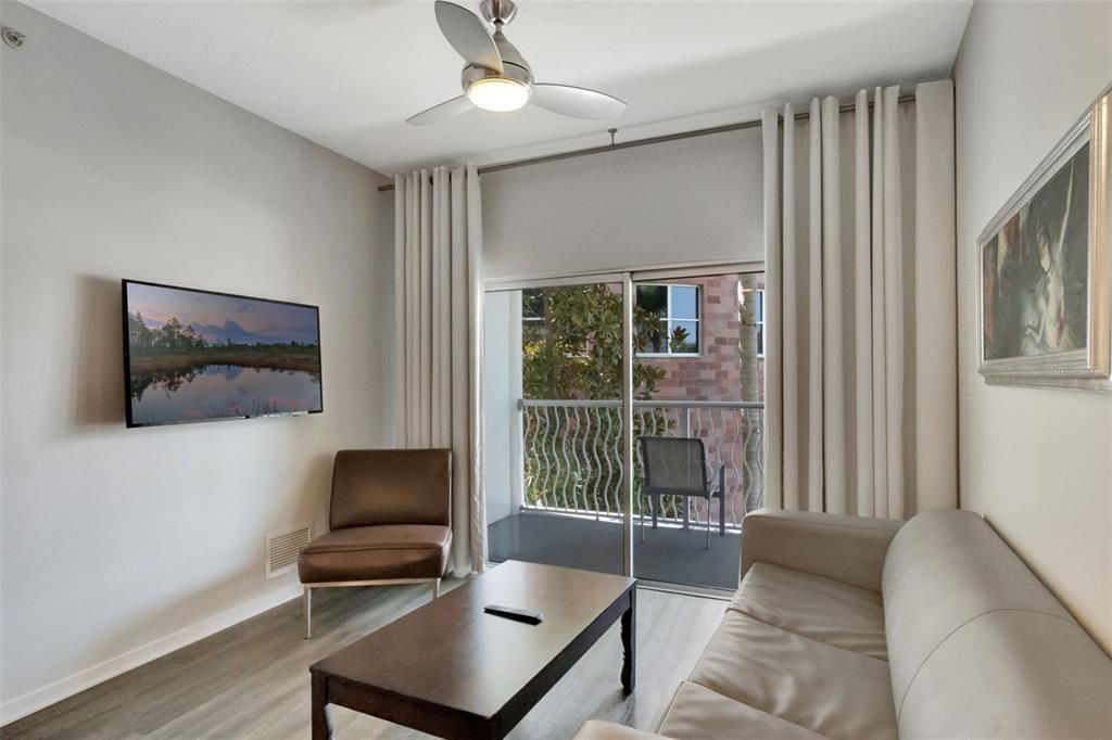 For Sale: $141,000 (1 beds, 1 baths, 751 Square Feet)