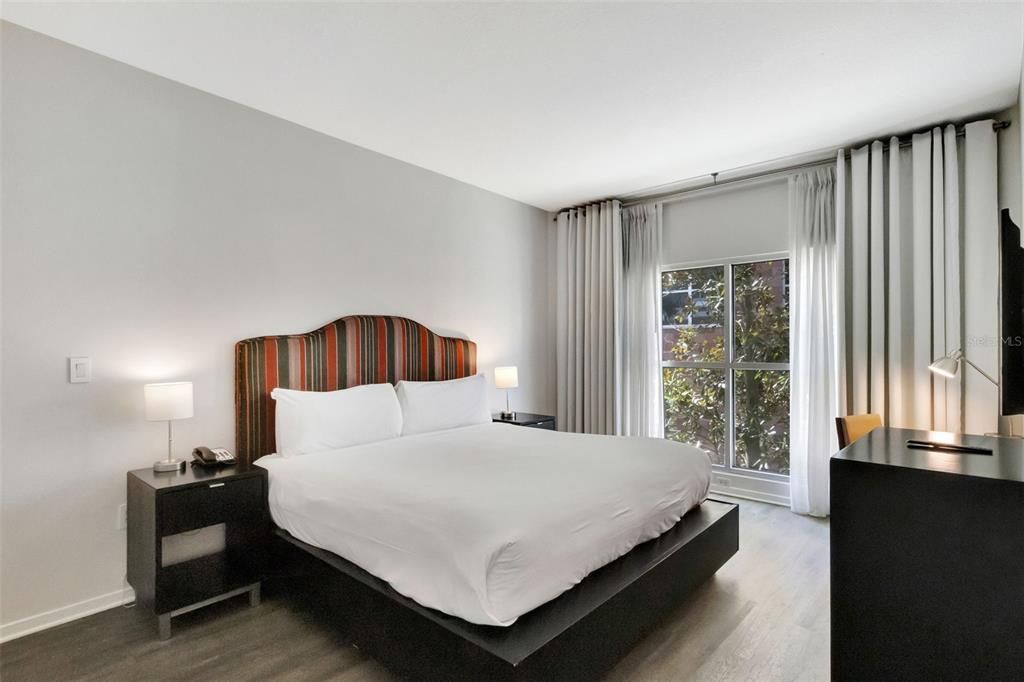 For Sale: $141,000 (1 beds, 1 baths, 751 Square Feet)