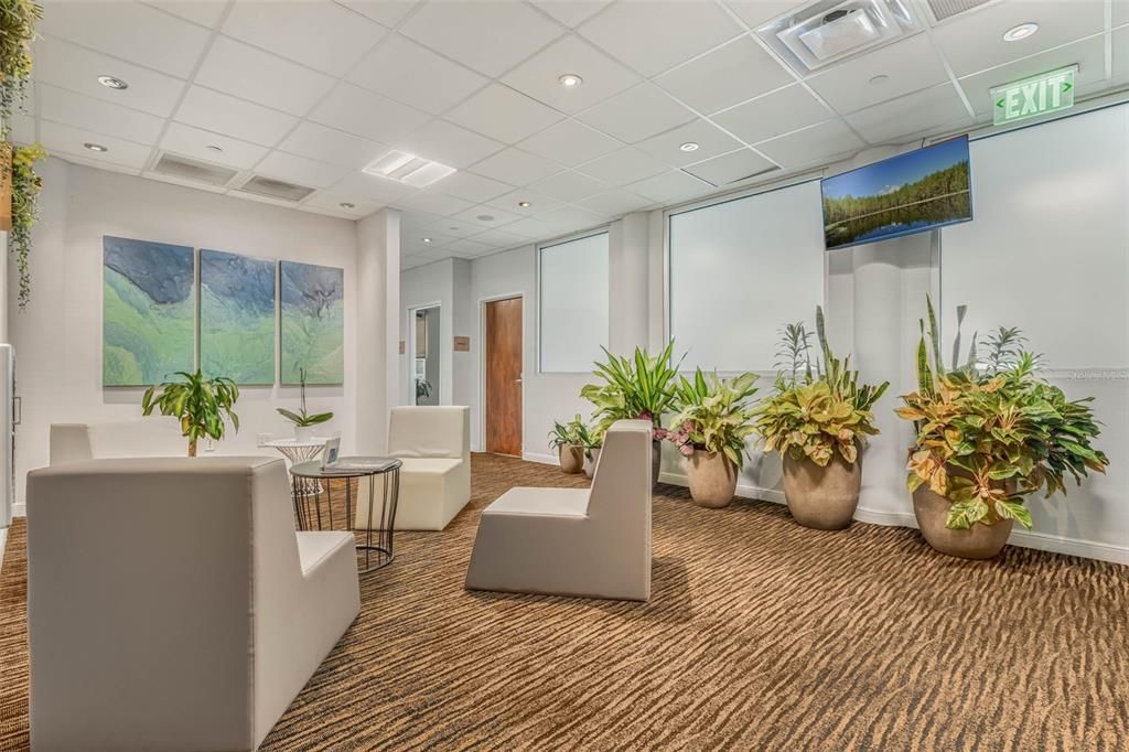 For Sale: $141,000 (1 beds, 1 baths, 751 Square Feet)